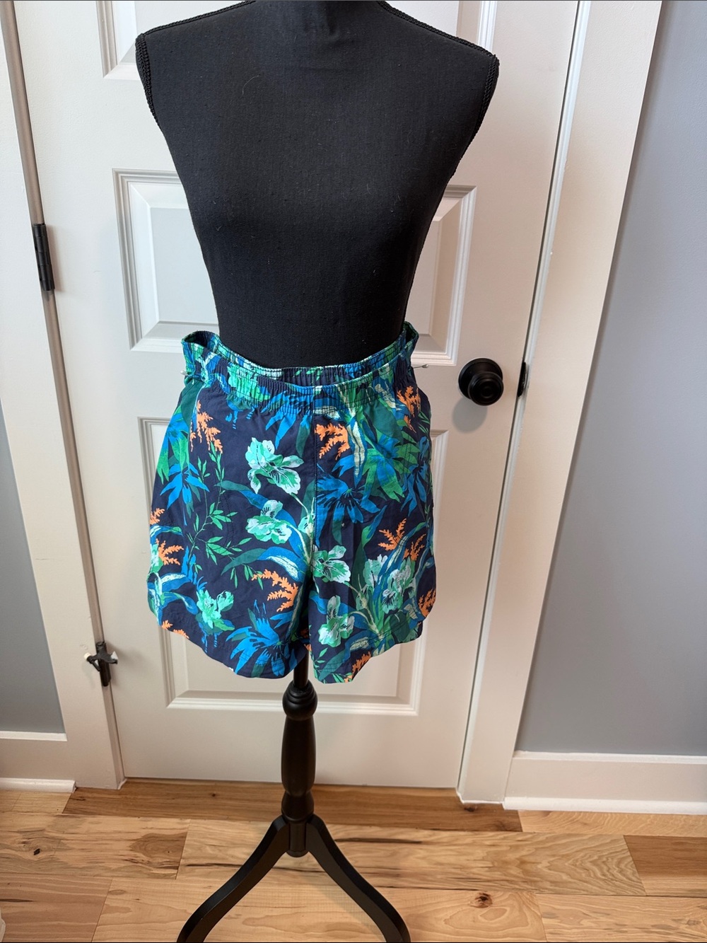 Tropical Floral Elastic-Waist Bermuda Shorts - Navy Blue